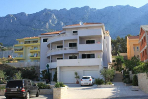 Apartments with a parking space Makarska - 3751